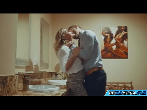 ❤️ Lè yon blond bèl sedui ou nan yon twalèt piblik ❌ Porno nan ht.sexeey.ru